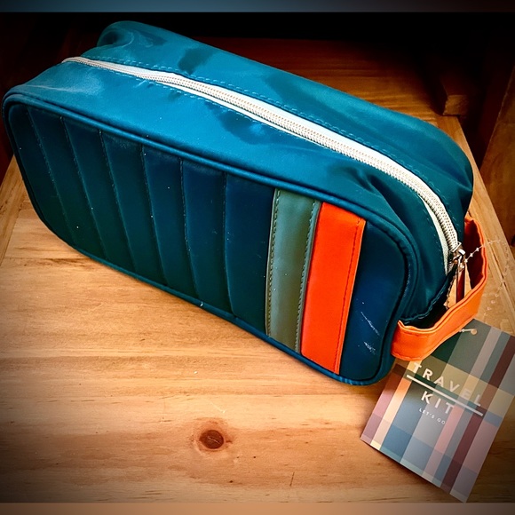 NWT • Men’s • Love x June • Dopp Kit • w/3 BPA free 2.7oz. travel sized bottles - Picture 2 of 5